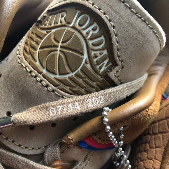 Air Jordan 2 Retro Low exclusive designed shoe main image 4